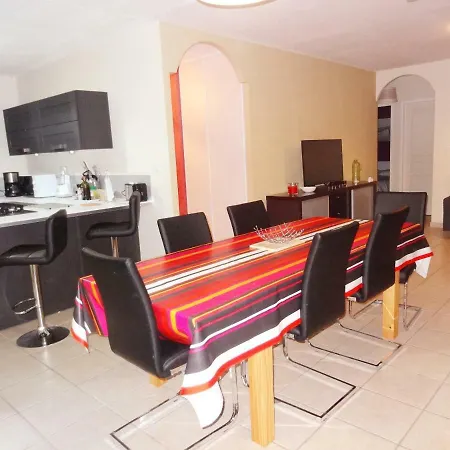 Les Hauts De Benista 别墅